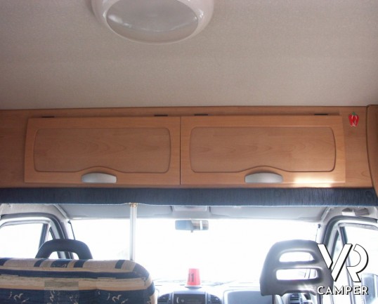 McLouis Gleen 364 G: camper usato semintegrale in vendita in Piemonte con garanzie del concessionario. Garage e 6 posti omologati.