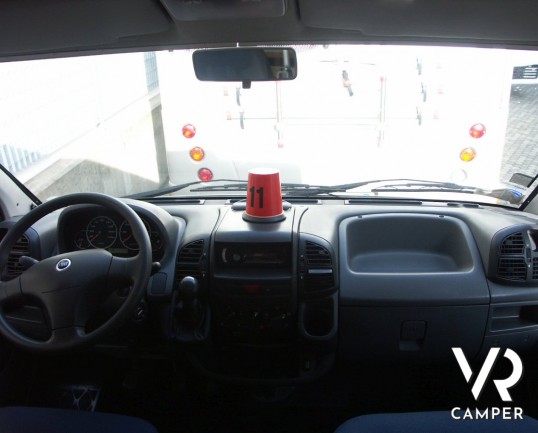 McLouis Gleen 364 G: camper usato semintegrale in vendita in Piemonte con garanzie del concessionario. Garage e 6 posti omologati.