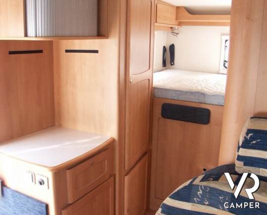 McLouis Gleen 364 G: camper usato semintegrale in vendita in Piemonte con garanzie del concessionario. Garage e 6 posti omologati.