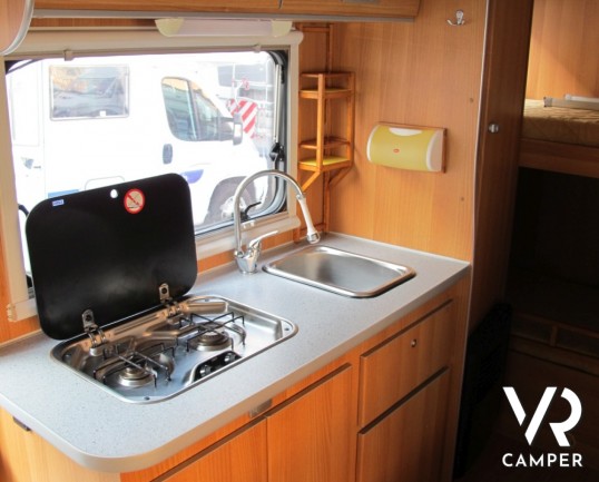 McLouis Gleen 214: camper mansardato usato con letti a castello posteriori, 6 posti omologato e molto accessoriato.