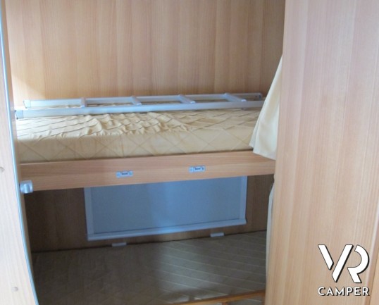 McLouis Gleen 214: camper mansardato usato con letti a castello posteriori, 6 posti omologato e molto accessoriato.