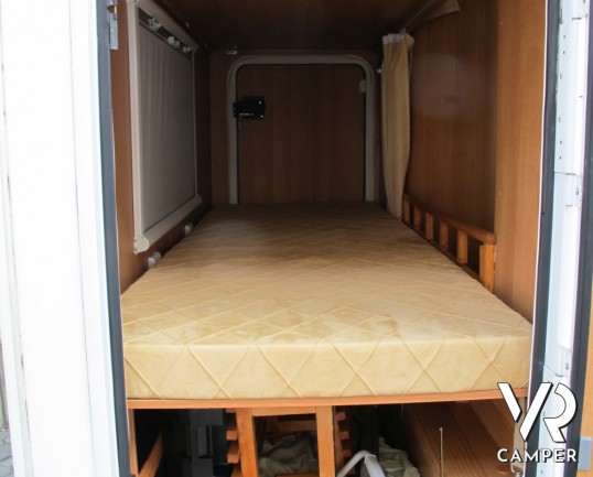 McLouis Gleen 214: camper mansardato usato con letti a castello posteriori, 6 posti omologato e molto accessoriato.