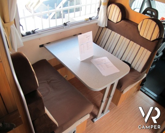 McLouis Gleen 214: camper mansardato usato con letti a castello posteriori, 6 posti omologato e molto accessoriato.