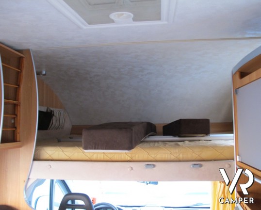 McLouis Gleen 214: camper mansardato usato con letti a castello posteriori, 6 posti omologato e molto accessoriato.