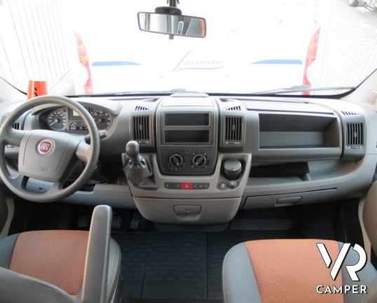 McLouis Gleen 214: camper mansardato usato con letti a castello posteriori, 6 posti omologato e molto accessoriato.