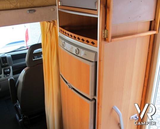 McLouis Gleen 214: camper mansardato usato con letti a castello posteriori, 6 posti omologato e molto accessoriato.