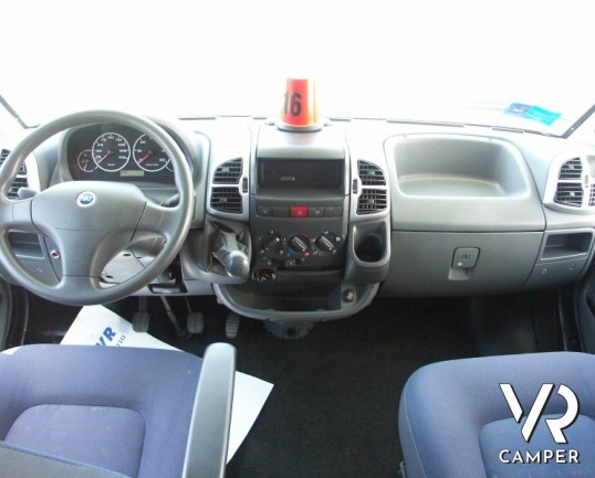 MC Louis Gleen 560w: camper usato mansardato 7 posti letto, doppia dinette, doccia separata, letti a castello, in ottime condizioni.