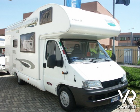 MC Louis Gleen 560w: camper usato mansardato 7 posti letto, doppia dinette, doccia separata, letti a castello, in ottime condizioni.