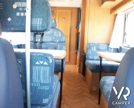 MC Louis Gleen 560w: camper usato mansardato 7 posti letto, doppia dinette, doccia separata, letti a castello, in ottime condizioni.