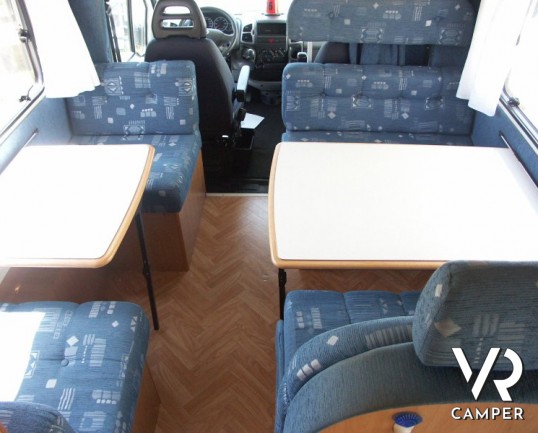 MC Louis Gleen 560w: camper usato mansardato 7 posti letto, doppia dinette, doccia separata, letti a castello, in ottime condizioni.