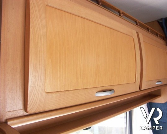 MC Louis Gleen 560w: camper usato mansardato 7 posti letto, doppia dinette, doccia separata, letti a castello, in ottime condizioni.