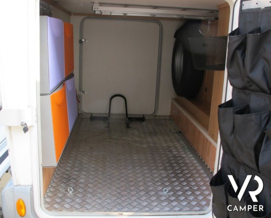 McLouis Tandy 630 garage: camper mansardato usato con garage e portamoto, 6 posti letto.