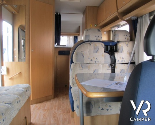 McLouis Tandy 630 garage: camper mansardato usato con garage e portamoto, 6 posti letto.