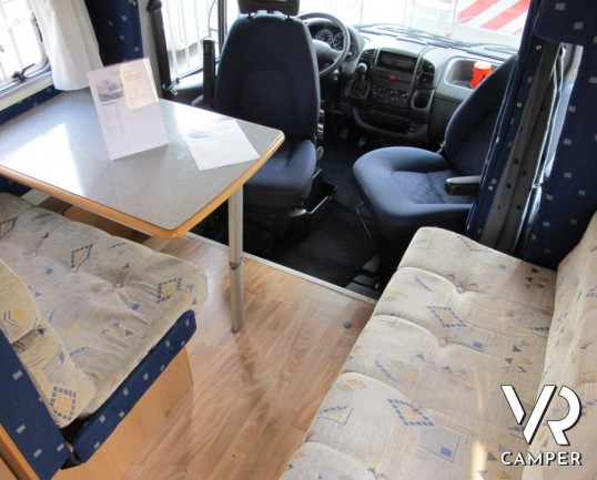 McLouis Tandy 630 garage: camper mansardato usato con garage e portamoto, 6 posti letto.