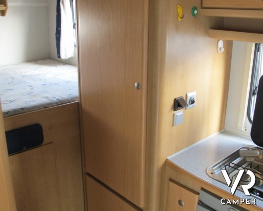 McLouis Tandy 630 garage: camper mansardato usato con garage e portamoto, 6 posti letto.