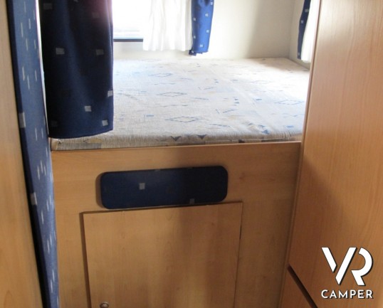 McLouis Tandy 630 garage: camper mansardato usato con garage e portamoto, 6 posti letto.