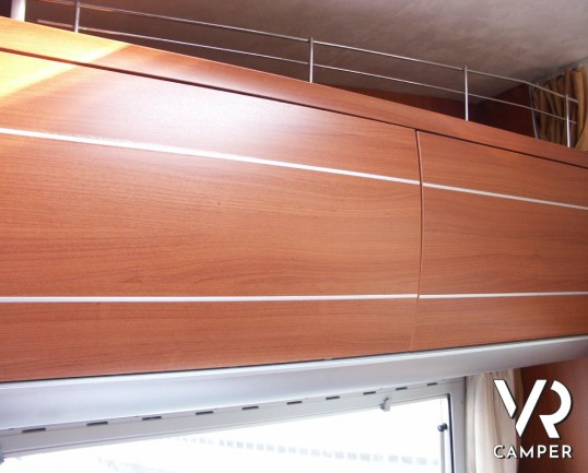 McLouis Tandy 635 G: autocaravan usato con garage, letto matrimoniale in coda, bagno con doccia separata e frigorifero con freezer ottimo per una fami