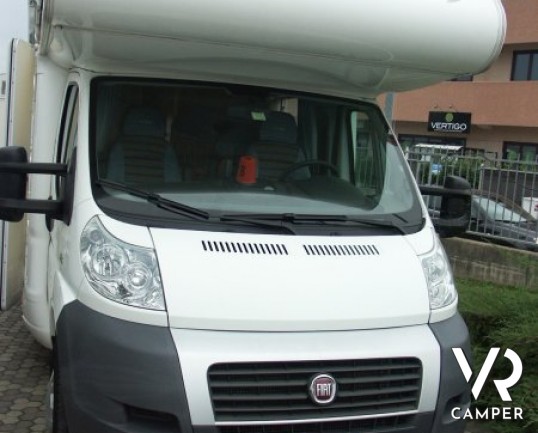 Miller Illinois State: camper usato recente mansardato con i letti a castello in coda e garage.