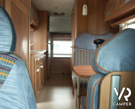 Miller Illinois State: camper usato recente mansardato con i letti a castello in coda e garage.