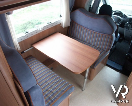 Miller Illinois State: camper usato recente mansardato con i letti a castello in coda e garage.