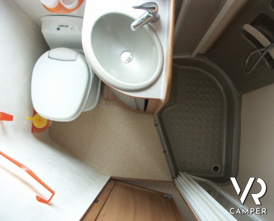 Miller Illinois State: camper usato recente mansardato con i letti a castello in coda e garage.