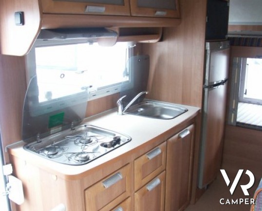 Miller Illinois State: camper usato recente mansardato con i letti a castello in coda e garage.