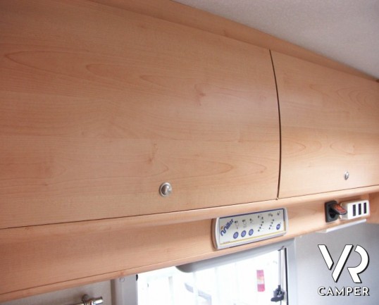 Miller Manitoba: camper semintegrale usato con garage di piccole dimensioni, perfetto per visitare anche i borghi più piccoli d'Italia.