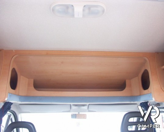 Miller Manitoba: camper semintegrale usato con garage di piccole dimensioni, perfetto per visitare anche i borghi più piccoli d'Italia.