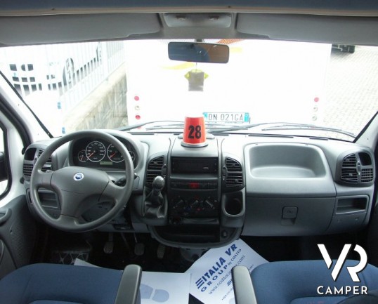 Miller Manitoba: camper semintegrale usato con garage di piccole dimensioni, perfetto per visitare anche i borghi più piccoli d'Italia.