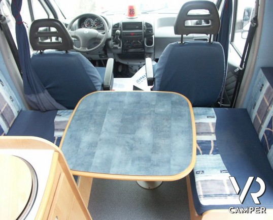 Miller Manitoba: camper semintegrale usato con garage di piccole dimensioni, perfetto per visitare anche i borghi più piccoli d'Italia.