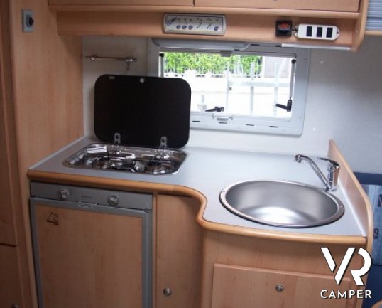 Miller Manitoba: camper semintegrale usato con garage di piccole dimensioni, perfetto per visitare anche i borghi più piccoli d'Italia.