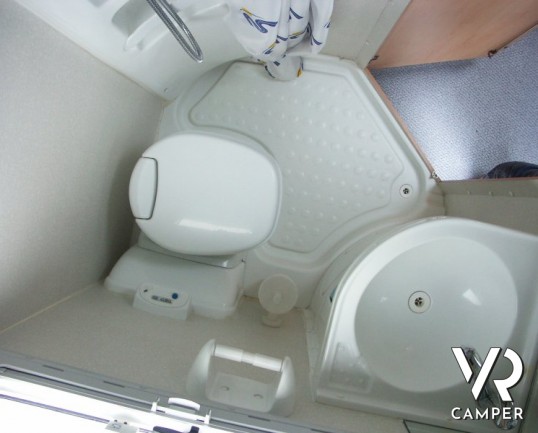 Miller Manitoba: camper semintegrale usato con garage di piccole dimensioni, perfetto per visitare anche i borghi più piccoli d'Italia.