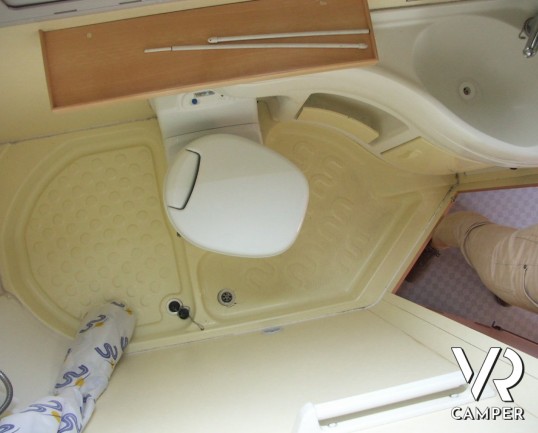 Miller Oklahoma: camper semintegrale usato con letto alla francese in ottime condizioni. In vendita a Torino.