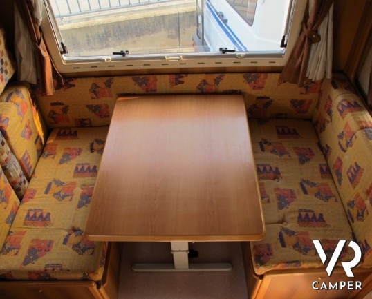 Mirage Alaska 6 VV: camper mansardato usato con letti a castello posteriori, 6 posti letto e 6 omologati, ottimo per la famiglia alla prima esperienza