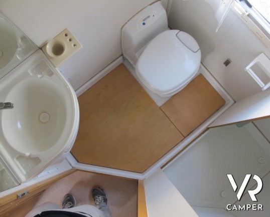 Mirage Alaska 6 VV: camper mansardato usato con letti a castello posteriori, 6 posti letto e 6 omologati, ottimo per la famiglia alla prima esperienza