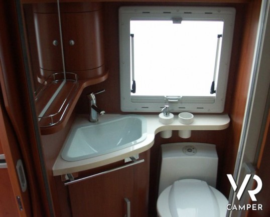 MOBILVETTA KEA 87P - camper usato a torino, semintegrale con garage, occasione camper