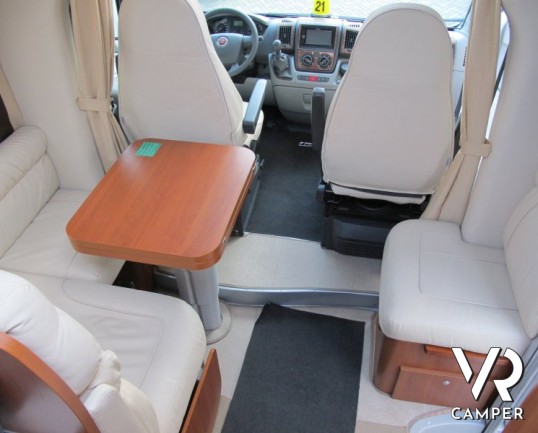 Mobilvetta Kea P87: camperusato semintegrale con letto posteriore in coda e garage, bogno e doccia separati, in ottimo stato d'uso