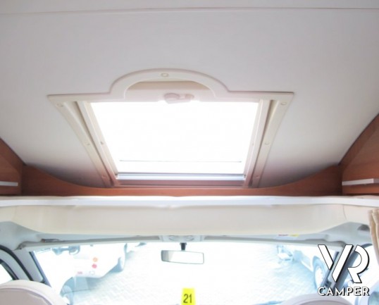 Mobilvetta Kea P87: camperusato semintegrale con letto posteriore in coda e garage, bogno e doccia separati, in ottimo stato d'uso