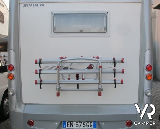 Mobilvetta Kea P87: camperusato semintegrale con letto posteriore in coda e garage, bogno e doccia separati, in ottimo stato d'uso