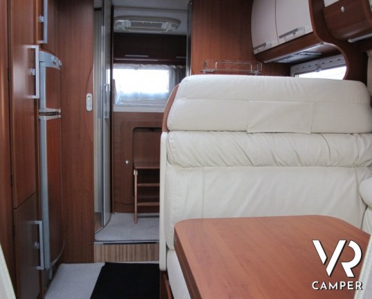 Mobilvetta Kea P87: camperusato semintegrale con letto posteriore in coda e garage, bogno e doccia separati, in ottimo stato d'uso