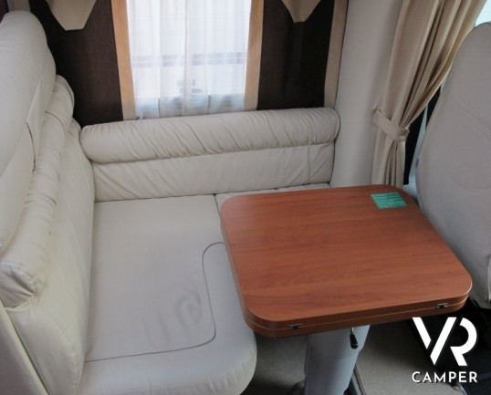 Mobilvetta Kea P87: camperusato semintegrale con letto posteriore in coda e garage, bogno e doccia separati, in ottimo stato d'uso