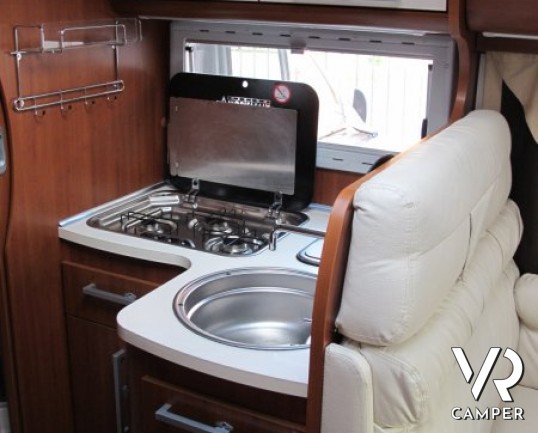 Mobilvetta Kea P87: camperusato semintegrale con letto posteriore in coda e garage, bogno e doccia separati, in ottimo stato d'uso