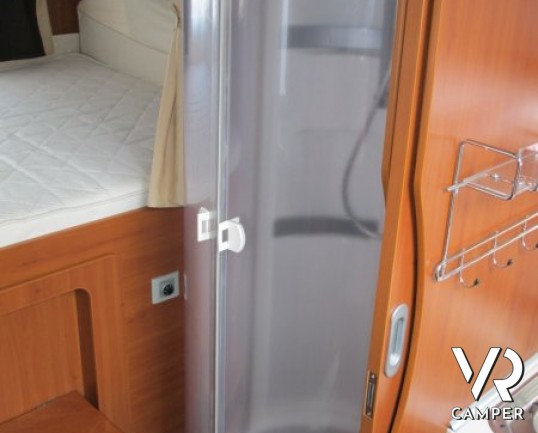 Mobilvetta Kea P87: camperusato semintegrale con letto posteriore in coda e garage, bogno e doccia separati, in ottimo stato d'uso