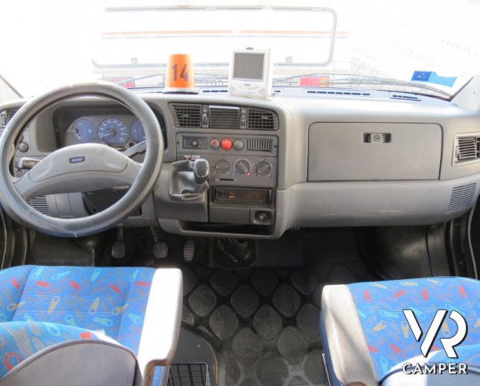 Mobilvetta Top Drive 60 G: camper usato 6 posti con letti a castello laterali, condizionatore cabina e cellula.