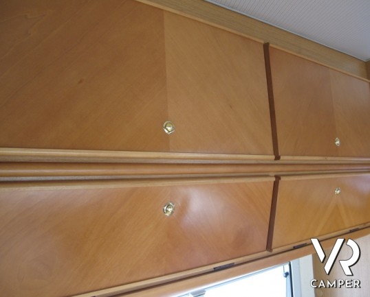 Mobilvetta Top Drive 60 G: camper usato 6 posti con letti a castello laterali, condizionatore cabina e cellula.