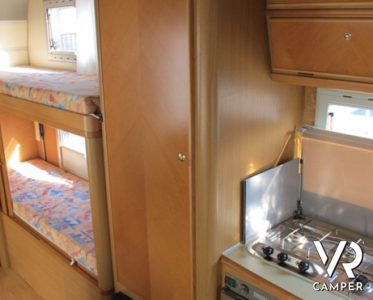 Mobilvetta Top Drive 60 G: camper usato 6 posti con letti a castello laterali, condizionatore cabina e cellula.