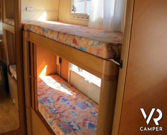 Mobilvetta Top Drive 60 G: camper usato 6 posti con letti a castello laterali, condizionatore cabina e cellula.