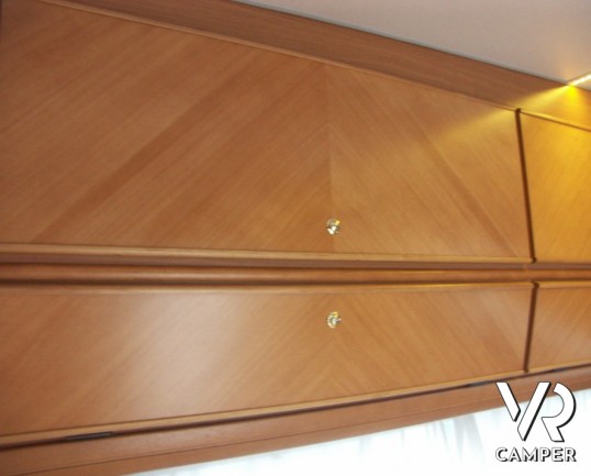 mobilvetta top drive 70 garage, mansardato con grande garage su meccanica iveco