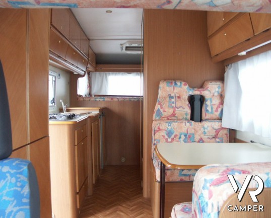 mobilvetta top drive 70 garage, mansardato con grande garage su meccanica iveco