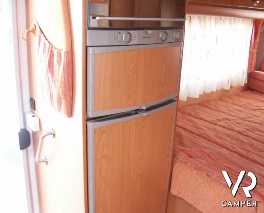 Moncayo Mediterraneo 735: semintegrale usato a Torino, recente con letto alla francese.